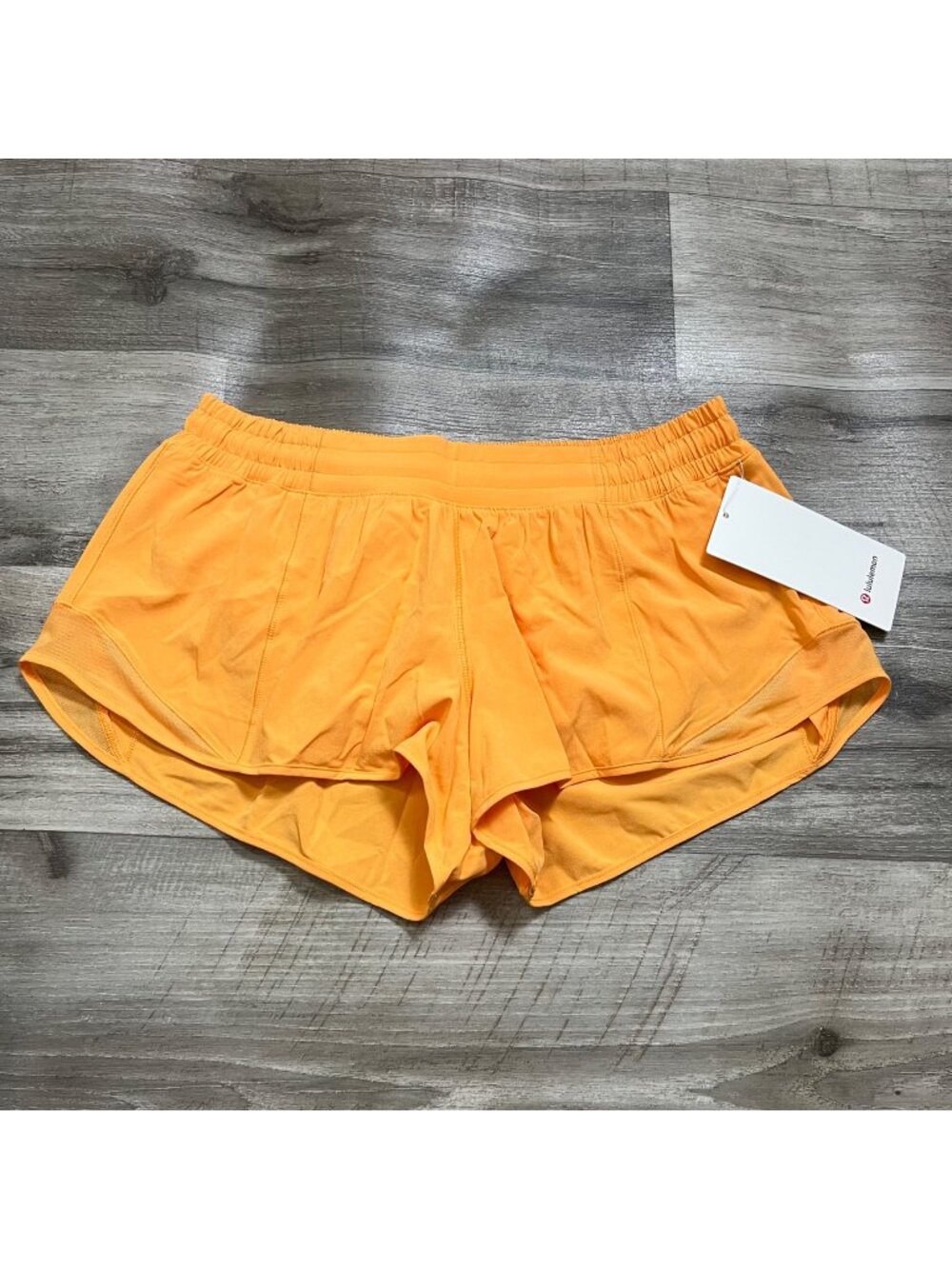 Lululemon Athletic Hotty Hot Low Rise Short 2.5” Mango Dream NWT Women’s Sz 10